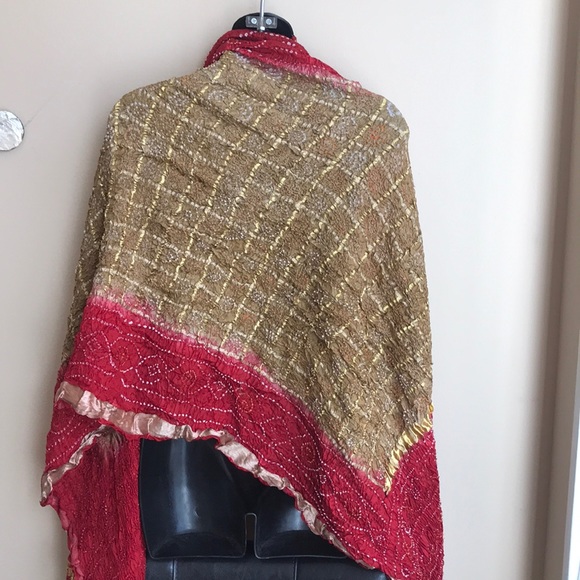 Beautiful silk scarf - Picture 3 of 4